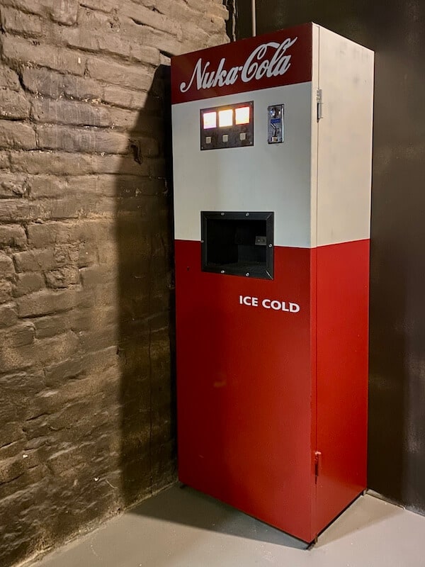 Ukrainischer Getränkeautomat extra für ein Escape Room umfunktioniert.