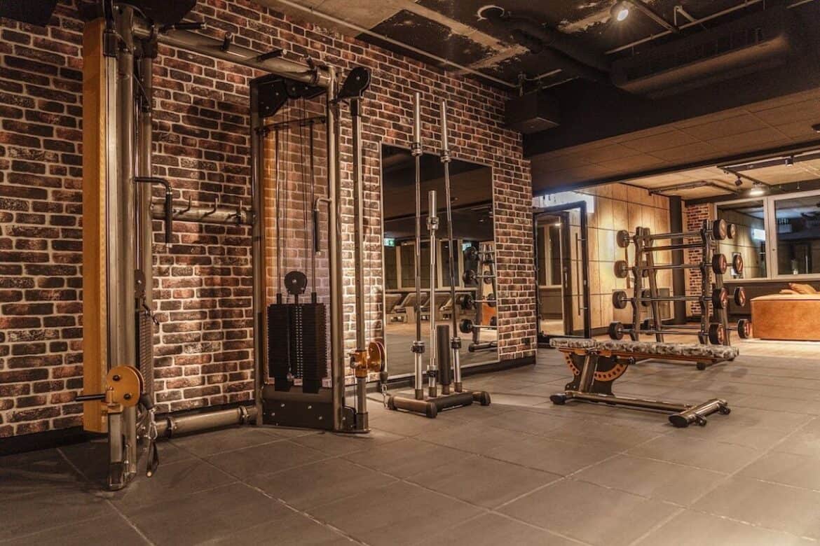 Free Weight Area von Gold Gym Wien.