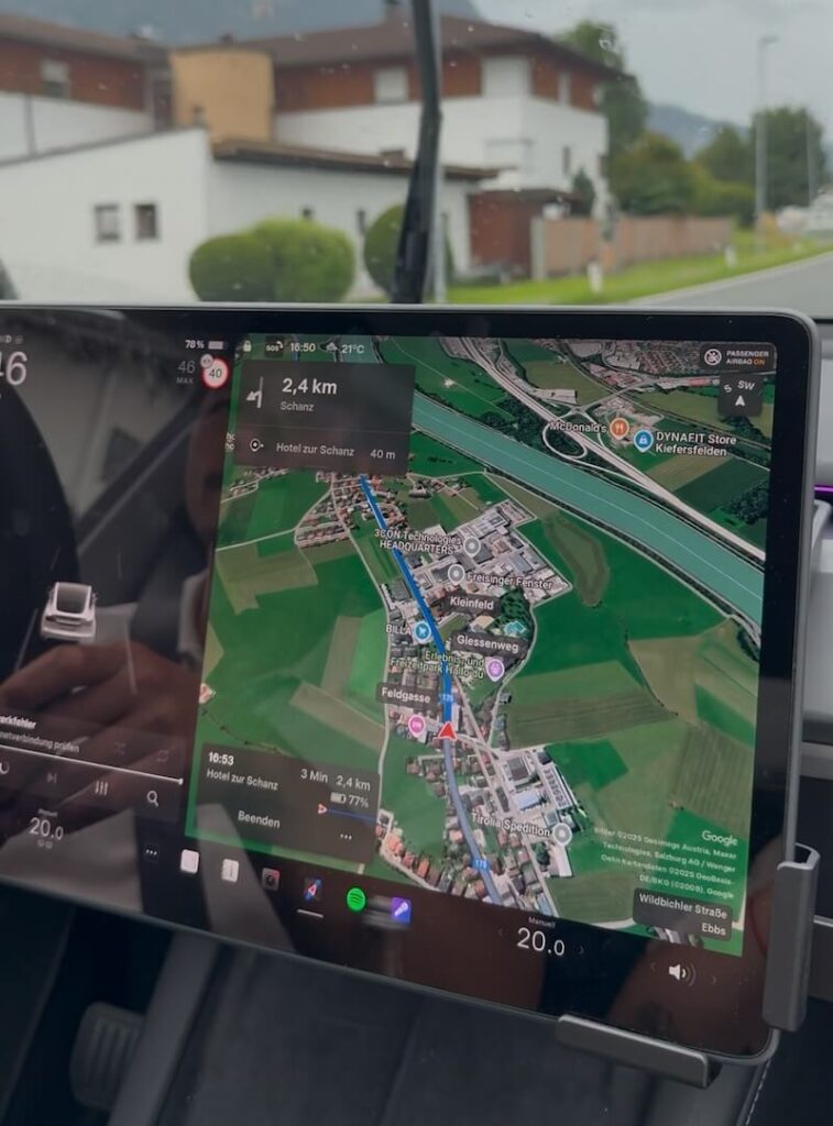 Touchscreen und Navigation vom Tesla Y